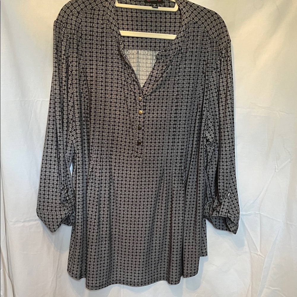 Cocomo 3xBlack and White Geometric Henley Blouse